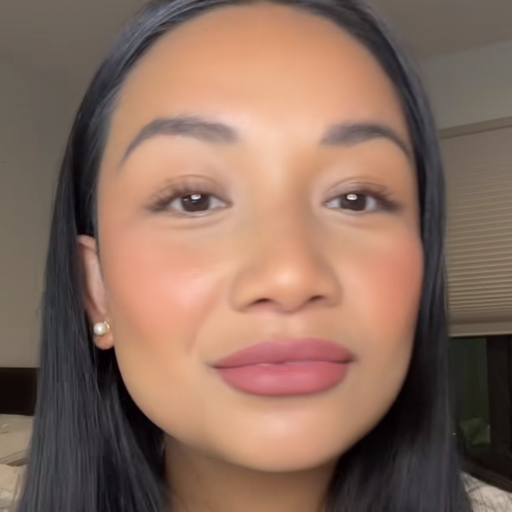 βοΈ SOAR a MAC LIP PENCIL. RETAIL $25. **NEW IN THE BOX. - Picture 12 of 14